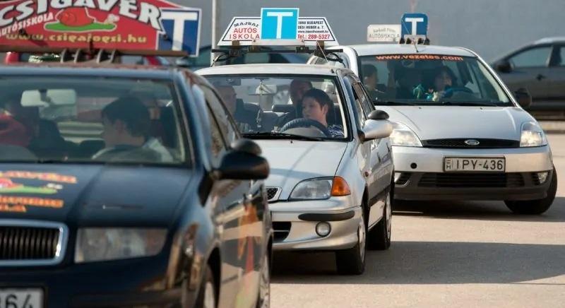Megúszta a börtönt az autósiskola oktatója, aki tanítványa combját fogdosta - Debreceni Nap