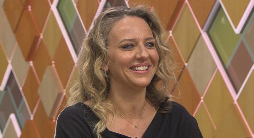 Pokorny Lia Velemben járt, és fejet hajtott Törőcsik Mari háza előtt - Blikk - Kvíz