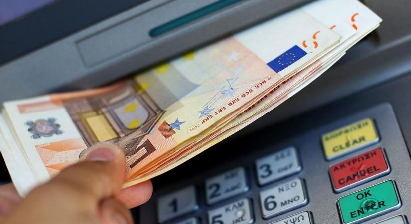 Júliustól változik a készpénzfelvétel módja: életbe lép az új törvény - Zaol