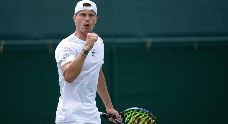 Újabb győzelmével Fucsovics Márton karnyújtásnyira került a wimbledoni főtáblától - Index
