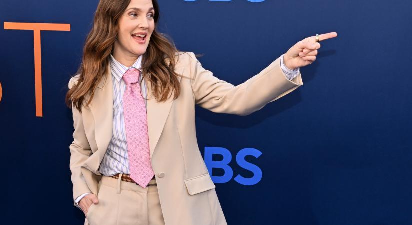 Elképesztően gyönyörű az 50 éves Drew Barrymore smink nélkül - fotó - Blikk