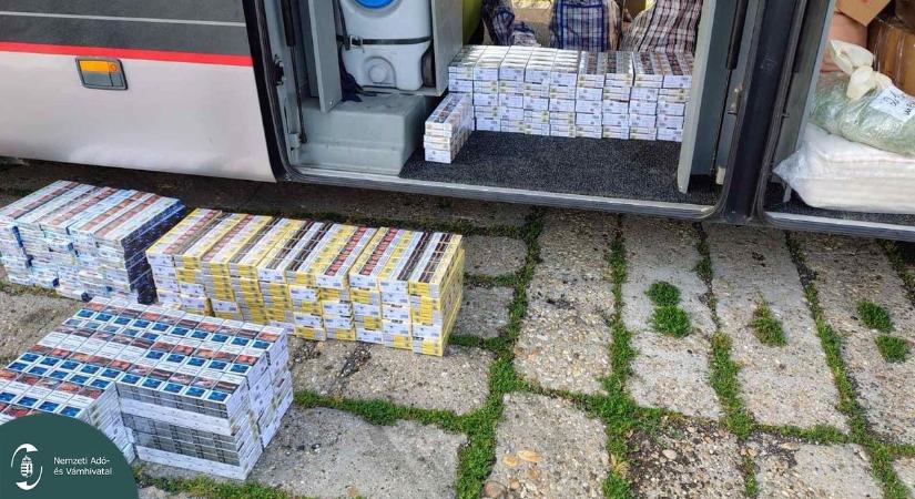 Óriás busszal szállították a csempészárut - Kisalföld