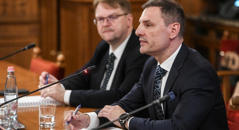 Tuzson Bence levélben figyelmezteti a nagykövetségeket, hogy a Budapest Pride be van tiltva - Népszava