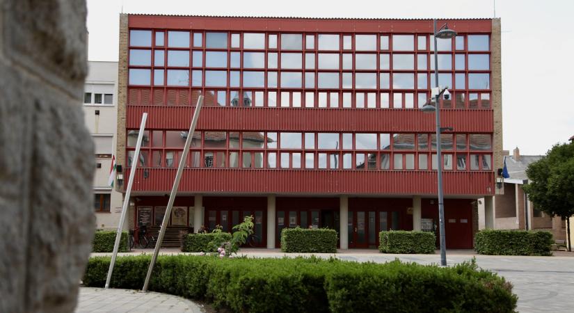A város kulturális intézményeibe betérhetünk hűsölni - Hódpress
