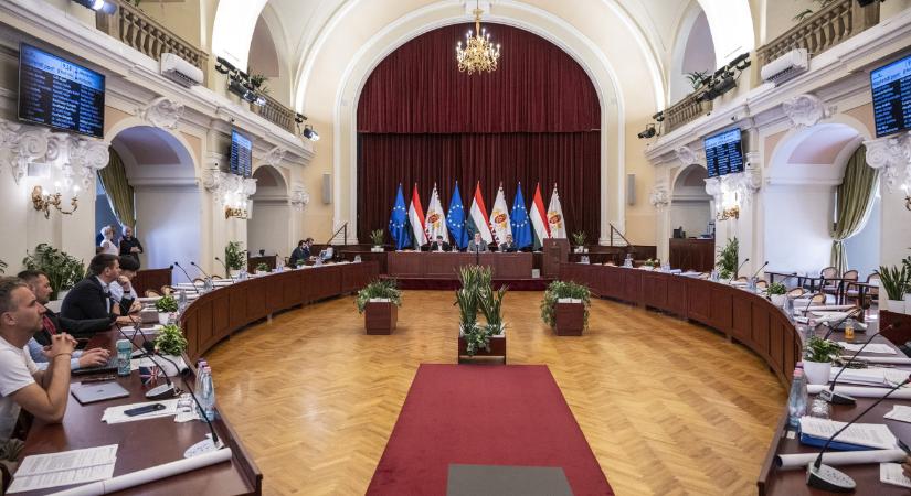 „A Tisza épp most végzi ki a várost” – így reagáltak a Fővárosi Közgyűlés elmaradt ülésére - Infostart