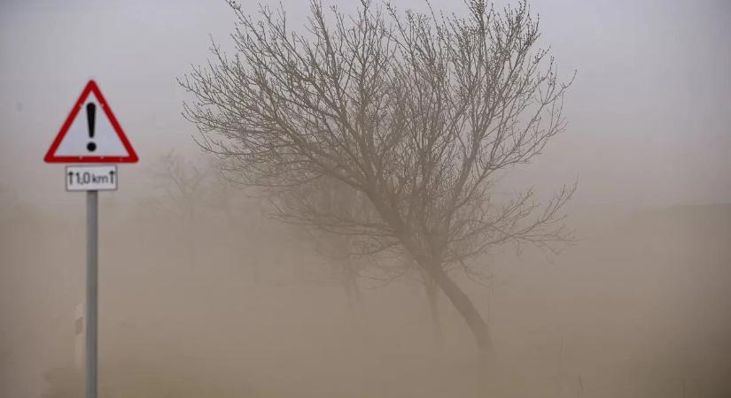 90 km/h-s szél, porvihar, jégeső közelít, itt kezdődik a kegyetlen ítéletidő - atv.hu