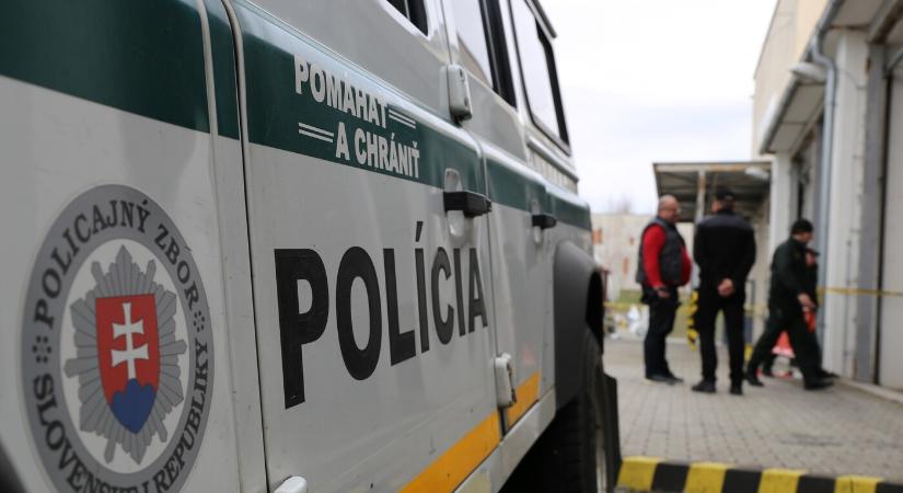 Őrizetbe vett két drogdílert a dunaszerdahelyi rendőrség - Új Szó