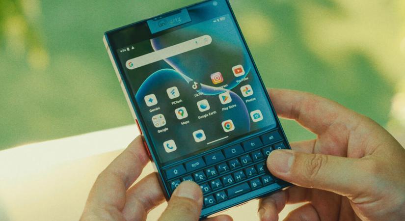 QWERTY billentyűzet és másodlagos kijelző is lesz a Titan 2-ben - Mobilarena