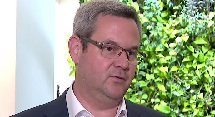 Az egészségügyi államtitkár kolléganőjét zaklatta Kulja András  videó - HírTV