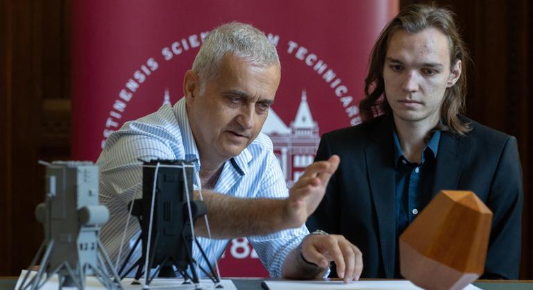 A világhírű Gömböc után magyar kutatók újabb geometriai testet fedeztek fel, amely az elméletben sem létezhetne - Index - Tudomány