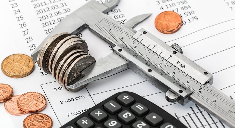 Szakértők: a deficitcsökkentő intézkedések csak arra elegendőek, hogy pár hónappal elodázzák az áfaemelést - Maszol