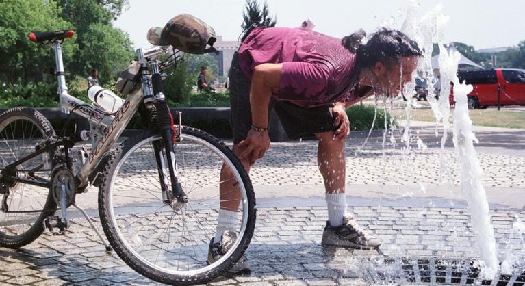 Ne ijedjen meg, de senki sem élné túl a 35 Celsius-fokos hőséget, ha esne az eső - Index - Tudomány
