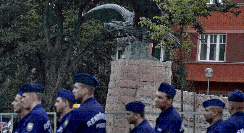 Megszüntette a bíróság a XII. kerületi Turul-szobor védettségét - kontroll.hu
