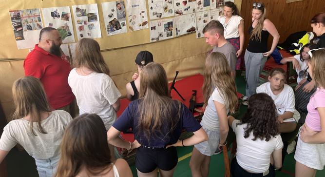 Táborozókat látogattak meg a rendőrök - Győr Plusz