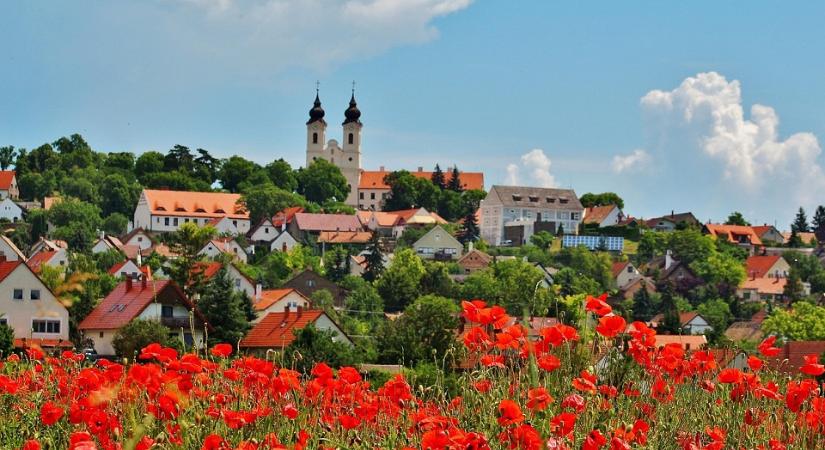Zenga.hu: Tihany a Balaton Rózsadombja - Atombusiness
