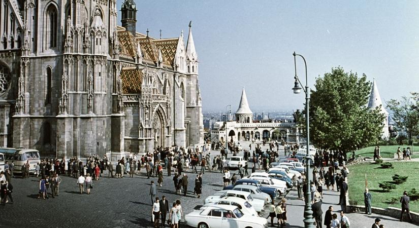 Hogyan zaklattak a kádári titkosrendőrök egy katolikus kórust? – Vajon tényleg a rendszer megdöntésén dolgoztak a Mátyás templomban? - Mandiner
