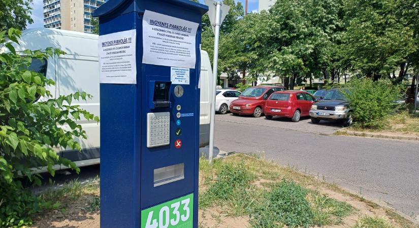 Ingyenes első fél óra és kedvezményes parkolás az intézményi dolgozóknak – ellenzéki módosító javaslat a debreceni parkolási rendelethez - Debreceni Nap