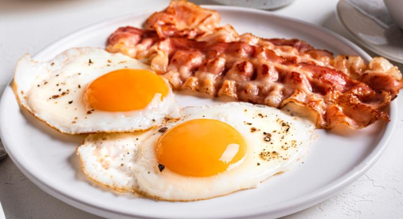 Így lesz mennyeien ropogós a bacon: egyetlen extra hozzávaló a titka - Femcafe.hu