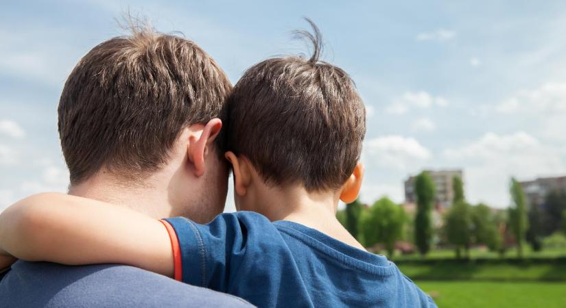 Hiába nyertek pert a magyarországi gyámok, nem hagyják őket, hogy a gyermekvédelmi törvény szerint végezzék a munkájukat - Népszava