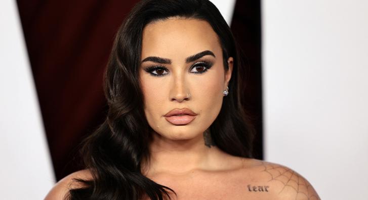 Demi Lovato véget vetett a terhességével kapcsolatos pletykáknak - Index