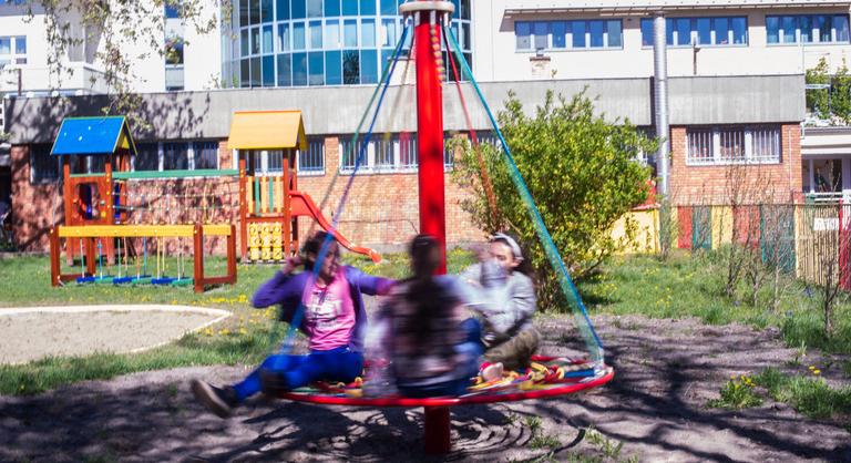 Nem hatékony a gyermekvédelmi átvilágítás rendszere a Hintalovon alapítvány alapítója szerint - Index