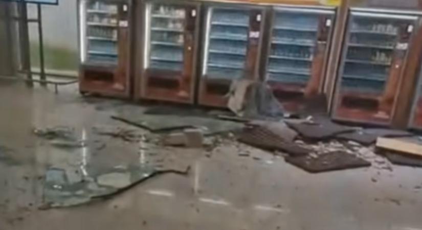 Beszakadt a tető a mallorcai repülőtéren, kitört a pánik az utasok között - Index