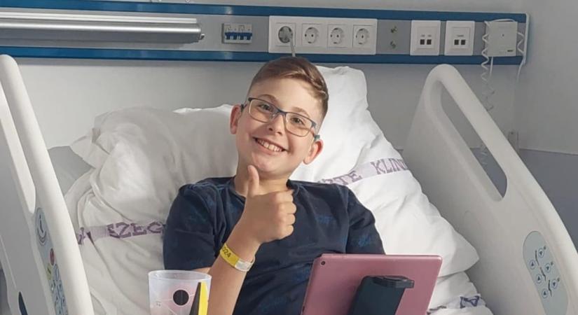 Ő itt a 11 éves Lóránd, aki a világon elsők között kapta meg Szegeden az implantátumot, amivel visszakaphatja a hallását - HVG - Tudomány