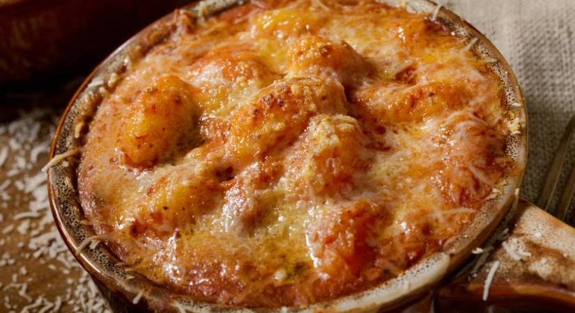 8 mennyei, tepsiben sült tészta receptje: nem lehet betelni velük - Femina