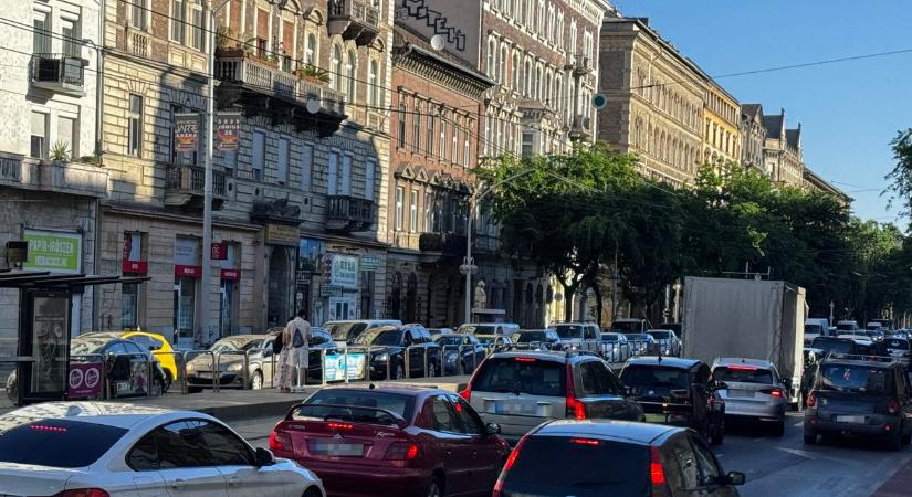 Ez elfogadhatatlan! Áll a főváros, dugók nyomorítják a budapestiek életét - Ripost