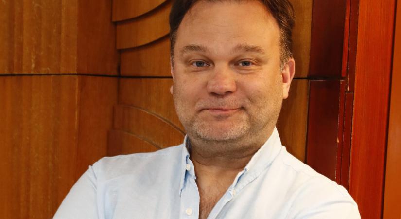 Aranyosi Péter állítja: épp azért a viccéért vették el tőle a Karinthy-gyűrűt, amelyért az átadáskor megtapsolták - Blikk