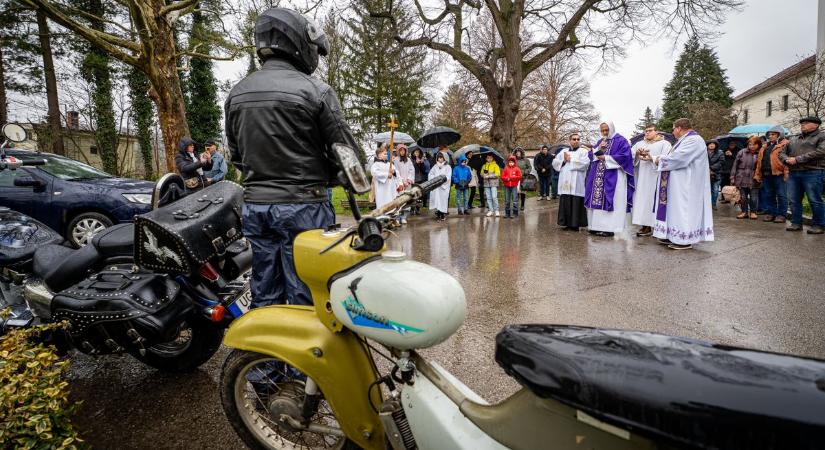 Motorzúgás és harangszó: különleges áldásra várnak a búcsúi szentmisén - Zaol