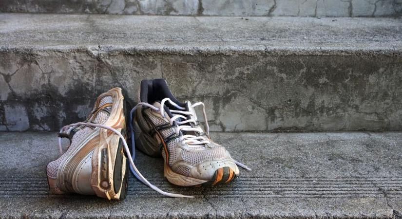 Rossz emlékeket hozott elő a szandál, maradt a sportcipőnél - Teol