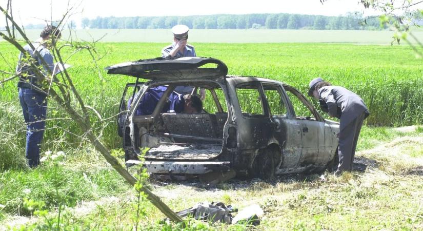 Fekete szalag a taxikon – három lövéssel ölték meg a 30 éves taxisofőrt (galéria) - Zaol
