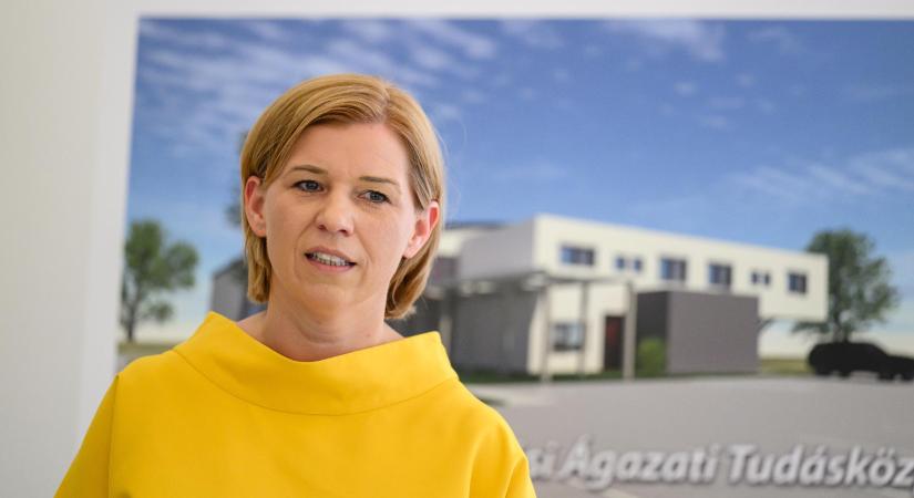 Nagy fejlesztést jelentett be a KRÉTA-rendszerről az államtitkár  videó - HírTV