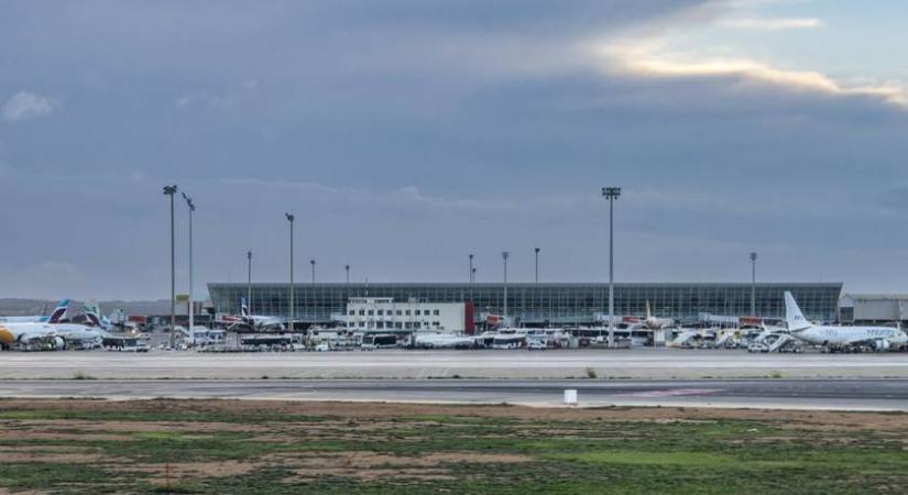 Beszakadt a plafon a mallorcai reptéren: döbbenetes felvétel készült az esetről - Femina