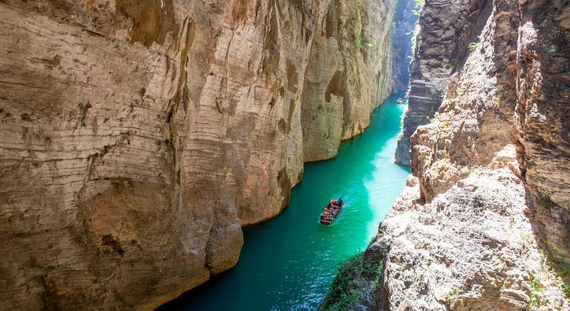 Ázsiának van egy saját Grand Canyonja, amiben csónakázni is lehet - Roadster