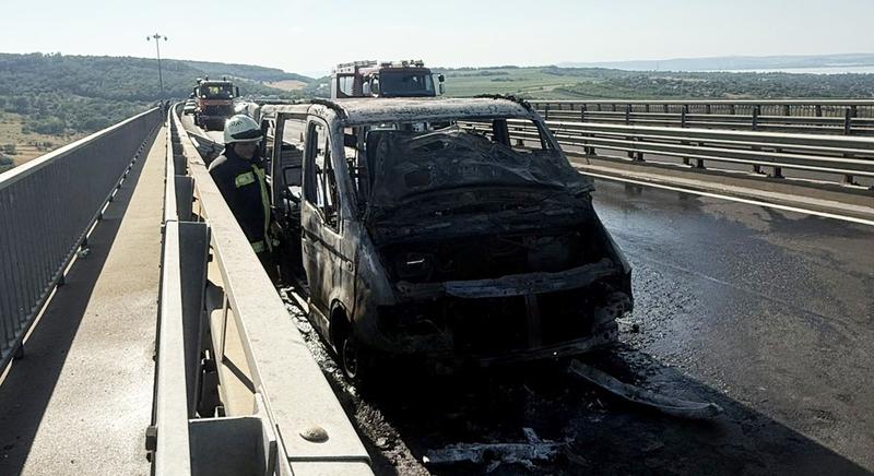 Kisteherautó lángolt a kőröshegyi völgyhídon - KaposPont