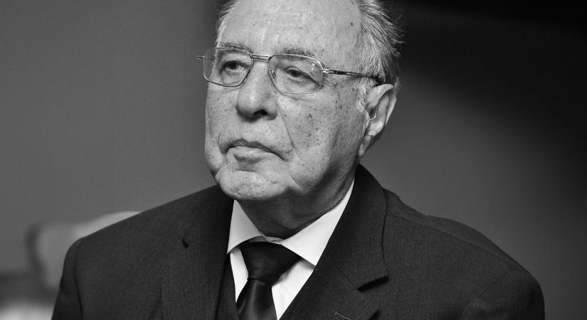 Meghalt Dr. Bauer Miklós - Librarius