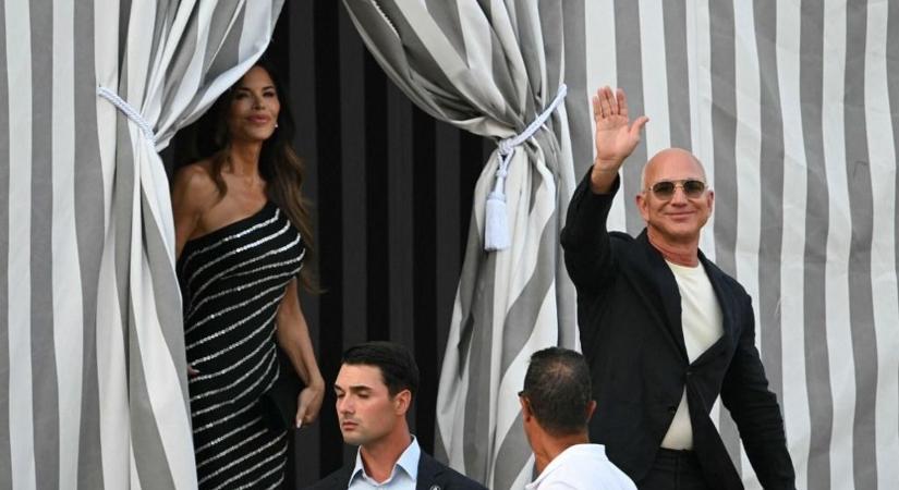Bezos és Sanchez megérkeztek Velencébe a maratoni esküvőjükre – tüntetők is várják a vendégeket - VG