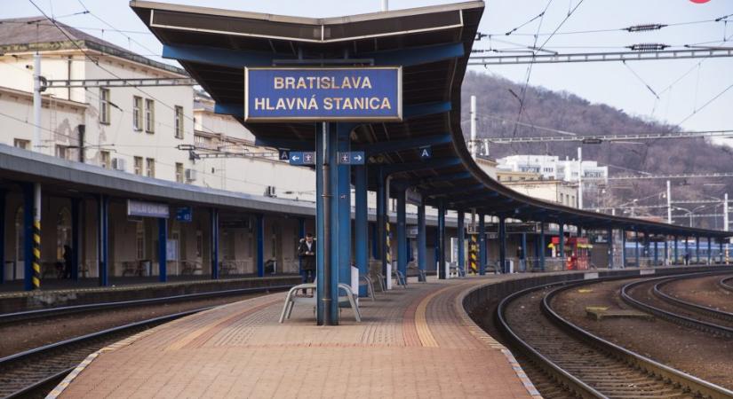 Ellenőrzést tart a fővárosi állomásokon és a vonatokon a rendőrség - Felvidék.ma