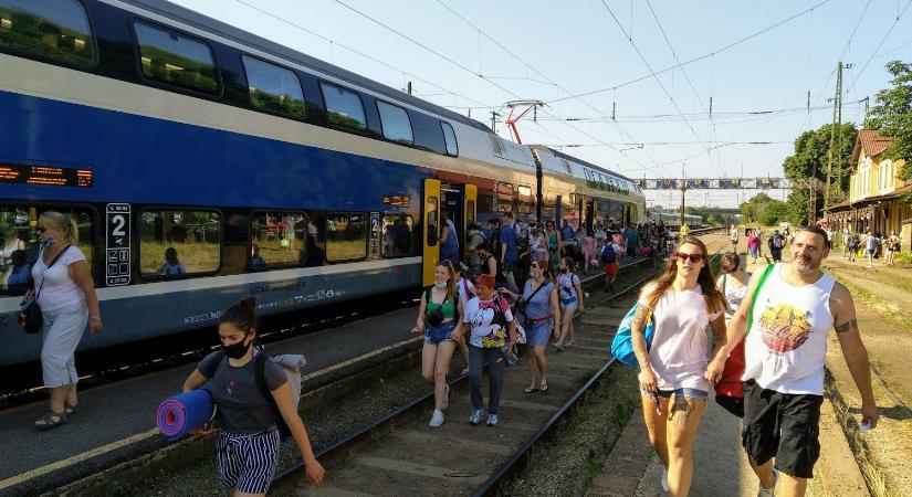 Szektorokra osztja a peronokat a MÁV a balatoni állomásokon - Blikk