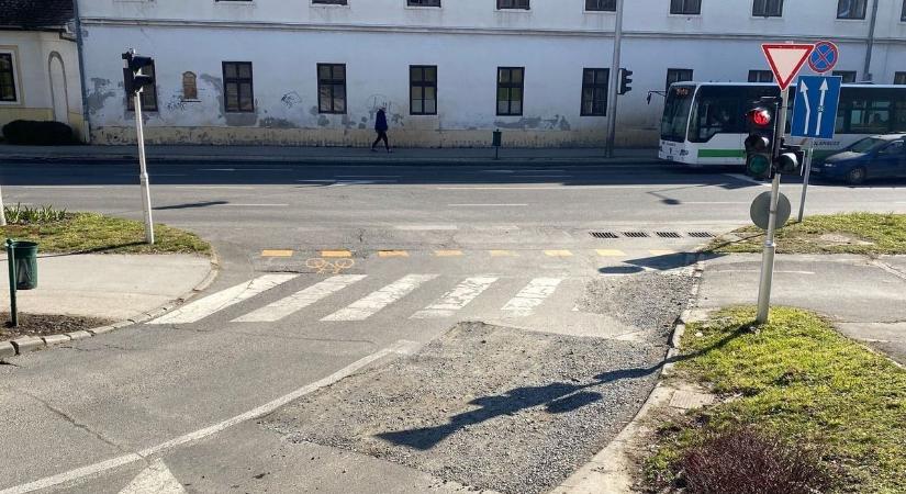 Jobb ha kerül: félpályás útlezárás Szekszárdon - Teol
