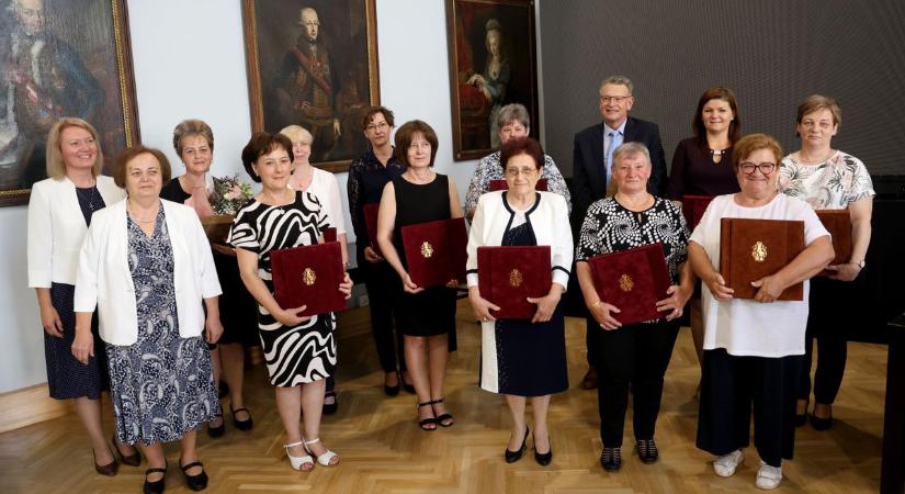 Rangos díjakat kaptak a vármegye egészségügyi szakdogozói – itt a teljes lista! - fotókkal, videóval! - Boon