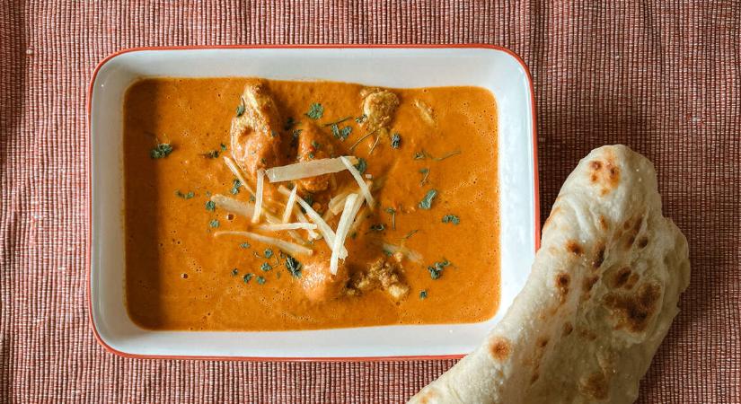 Tikka masala húsevő és vegán verzióban: a fúziós konyha sztárját egy skót buszsofőrnek köszönhejtük - WMN