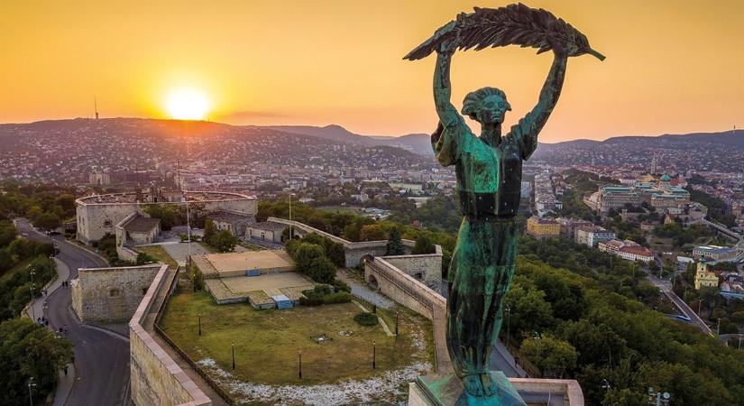 Kereszt a város felett – Jogok és jogi bizonytalanságok a Szabadság-szobor környékén - Mandiner