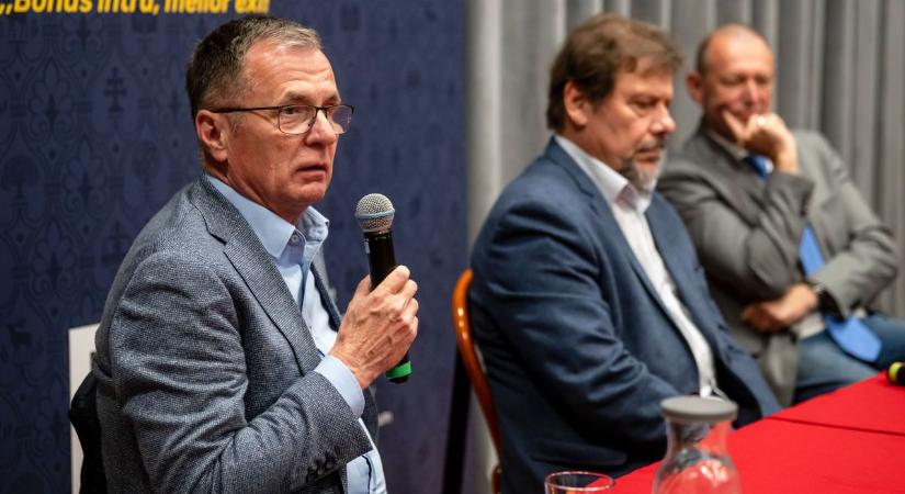 A kormánybiztos egyértelművé tette: „Ami kábítószerként működik, az kábítószer” (VIDEÓ) - Mandiner