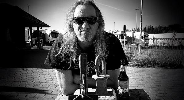 Ezért nem érdemes telefonon hallgatni metalt a Sodom frontembere szerint - Rockbook