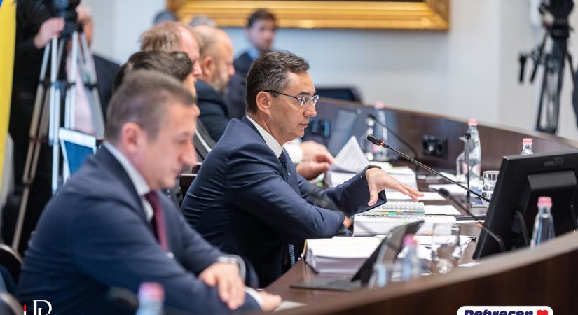 Debreceni parkolás: a fideszes többség leszavazta az ellenzéki módosító javaslatokat - Debreceni Nap