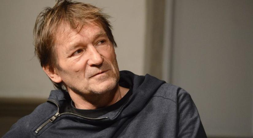 „Tényleg nem” – Cserhalmi György mégsem tanít ősztől Pécsen, de a PTE szerint erről elfelejtett szólni nekik - 24.hu