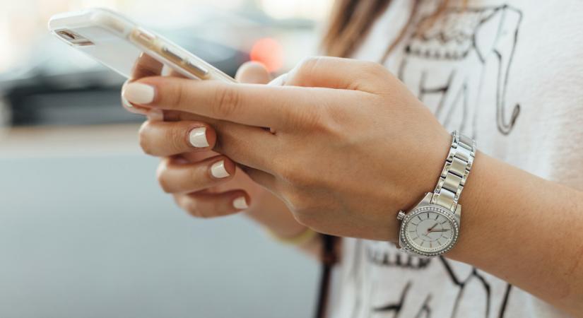 Telefonon jelentkező álrendőrnek átutalta a megtakarítását egy győri nő - Infostart